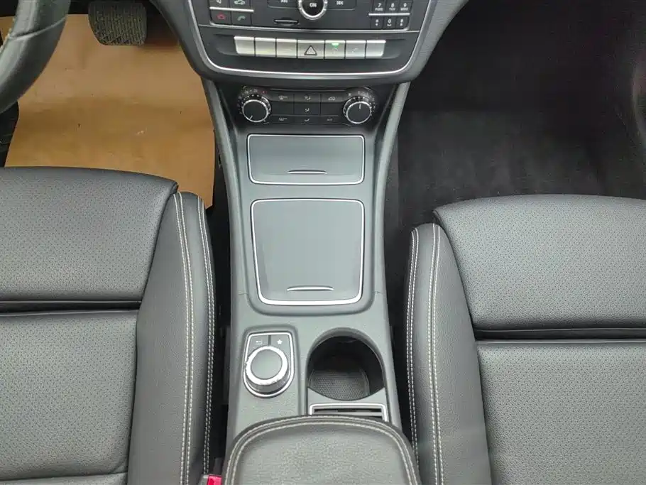 Mercedes-Benz GLA 2017 — фото 16