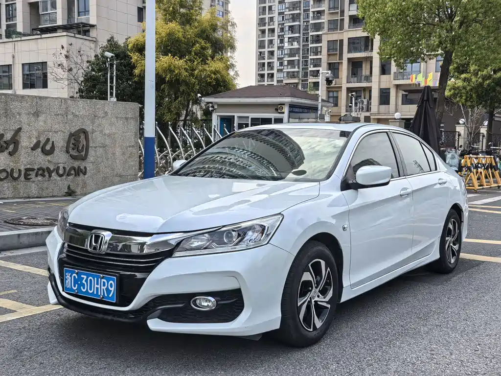 Honda Accord 2018 — фото 1