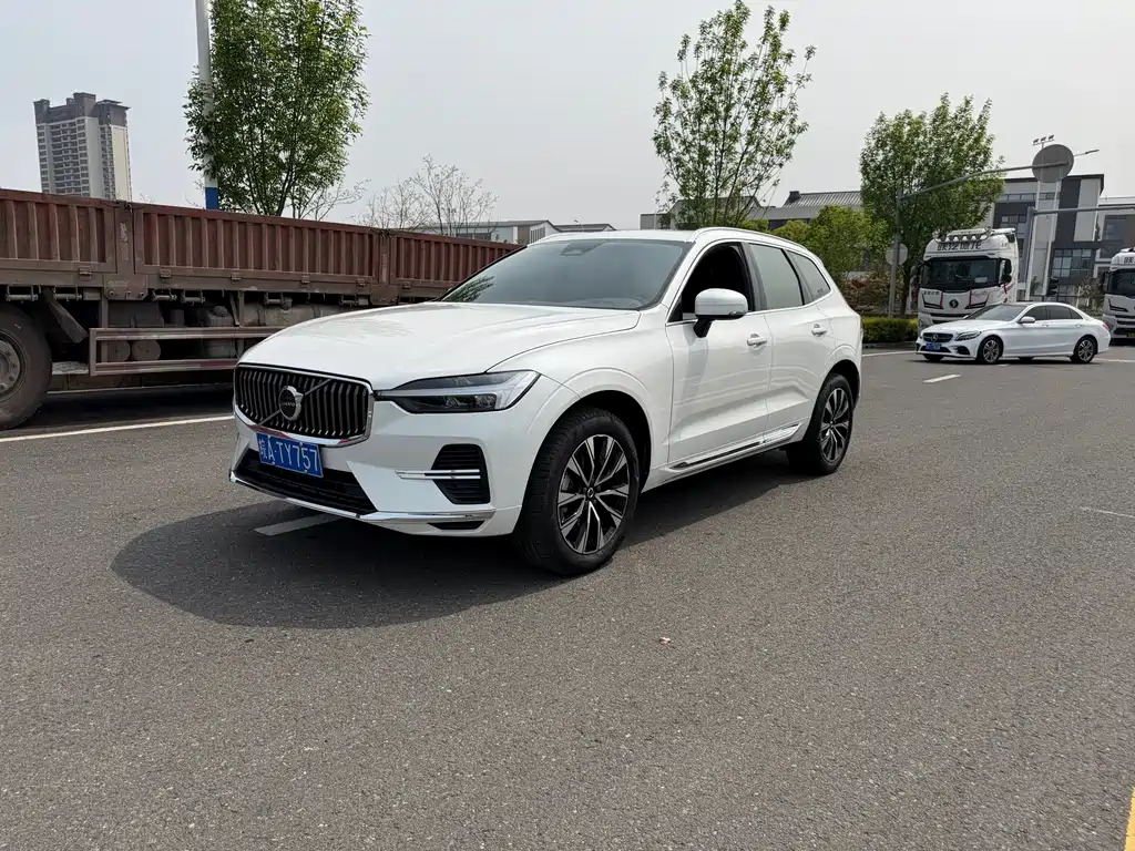 Volvo XC60 2023 — фото 3