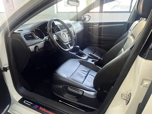 Volkswagen Sagitar 2018