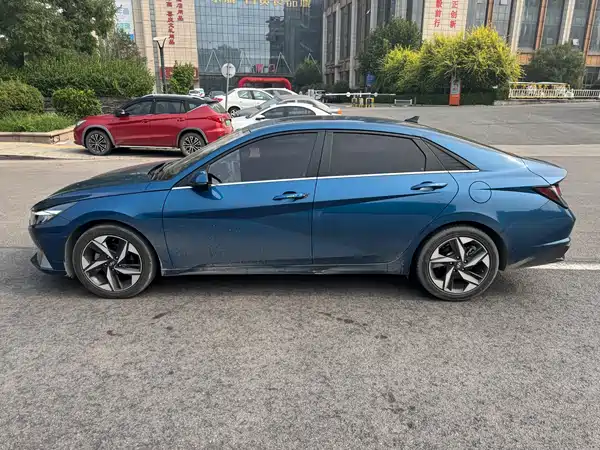 Hyundai Elantra 2022