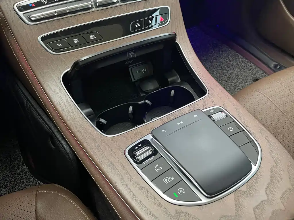 Mercedes-Benz E-Class 2023 — фото 18