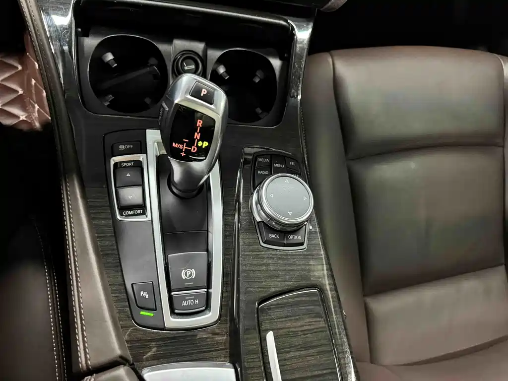 BMW 5 Series 2016 — фото 10
