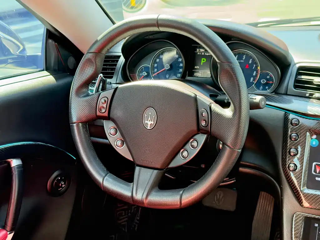 Maserati GranTurismo 2017 — фото 13