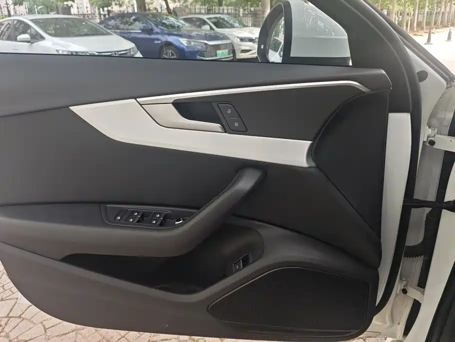 Audi A4L 2023