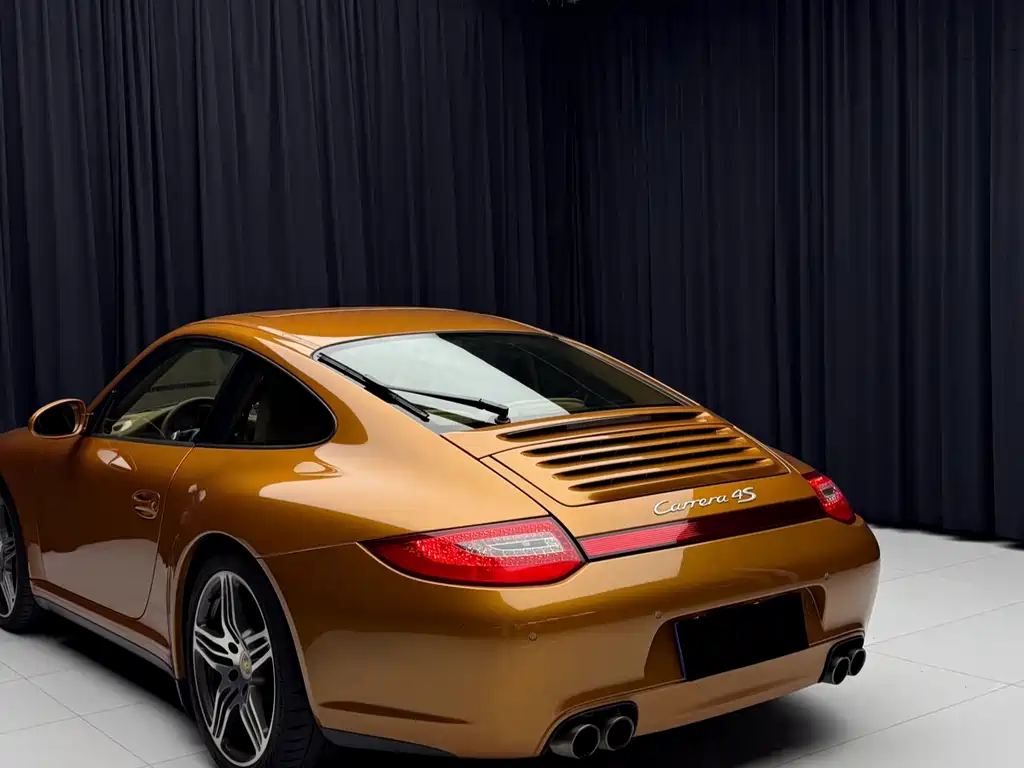 Porsche 911 2010 — фото 10