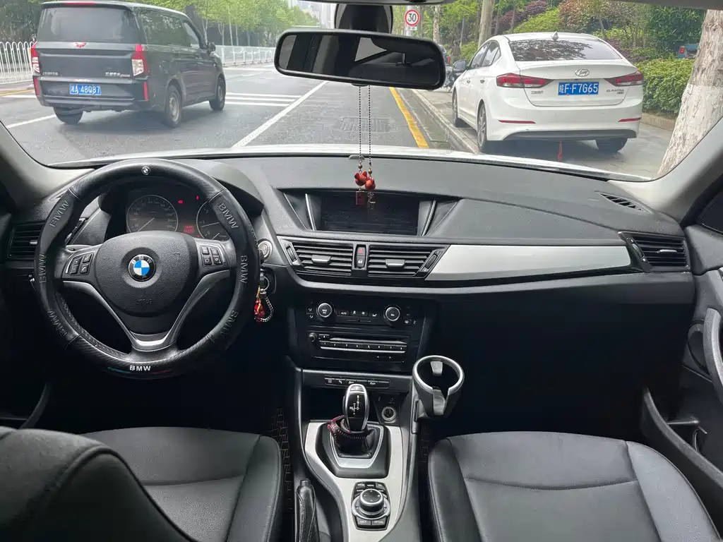 BMW X1 2015 — фото 9