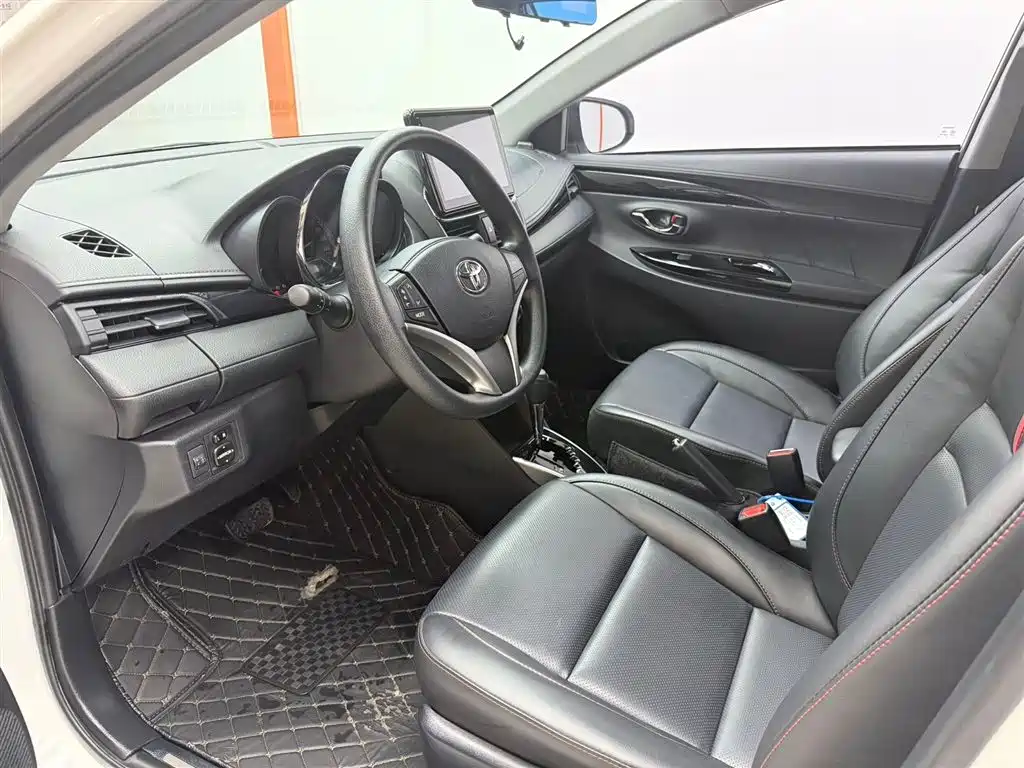 Toyota Yaris L 2022 — фото 15