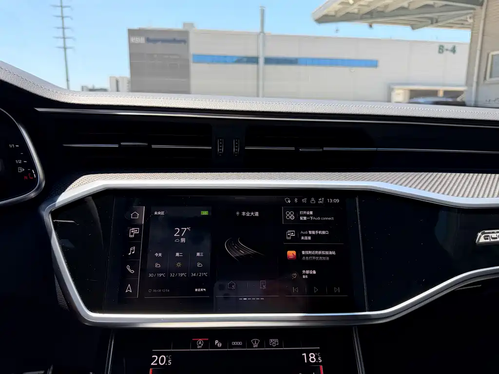 Audi RS 6 2022 — фото 18