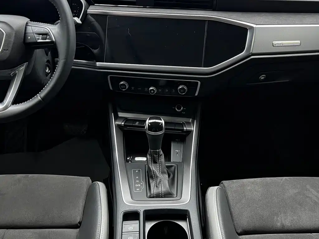 Audi Q3 2021 — фото 11