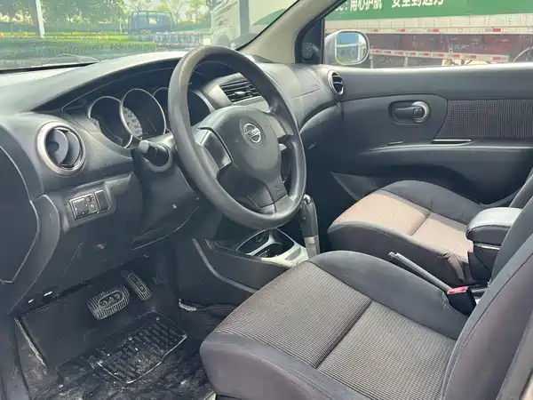 Nissan Livina 2010