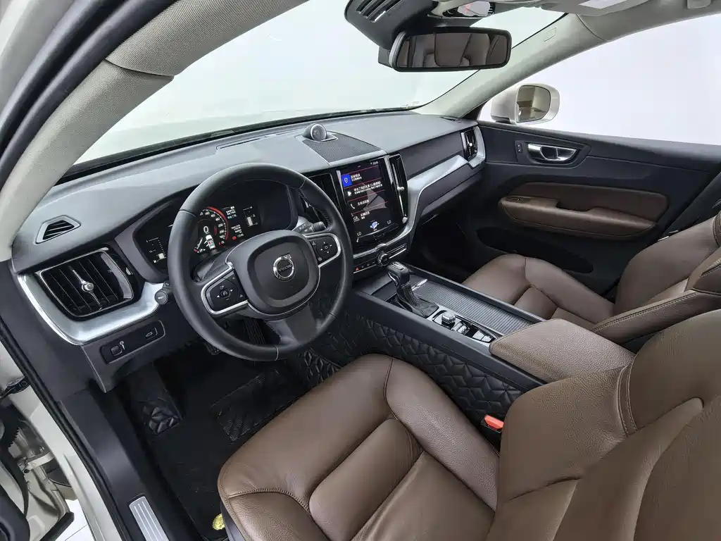 Volvo XC60 2018 — фото 22
