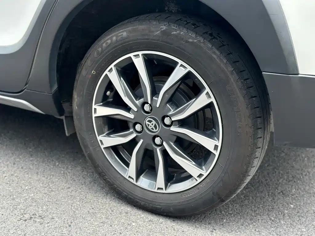Toyota Yaris L 2023 — фото 16