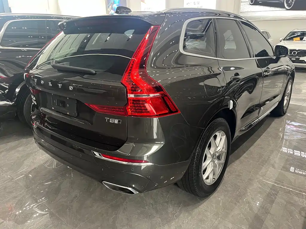 Volvo XC60 2019 — фото 10