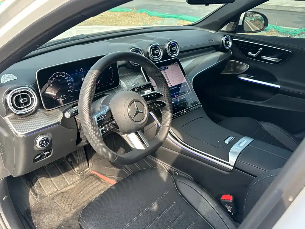 Mercedes-Benz C-Class 2025 — фото 4