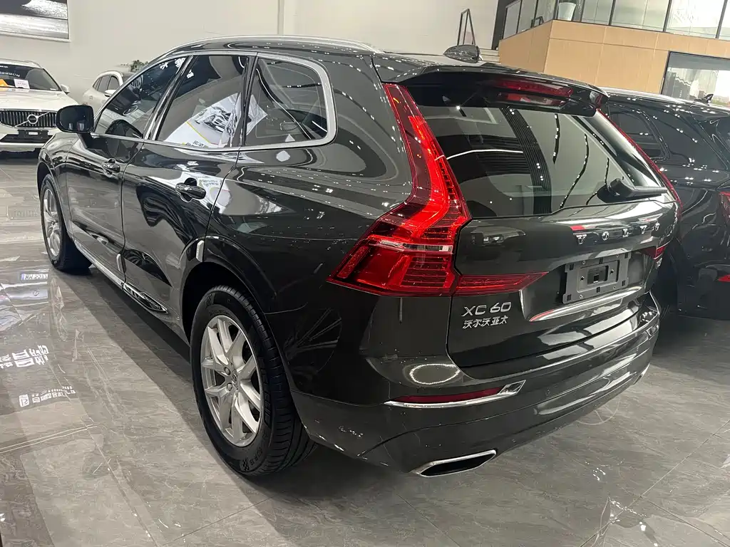 Volvo XC60 2019 — фото 11