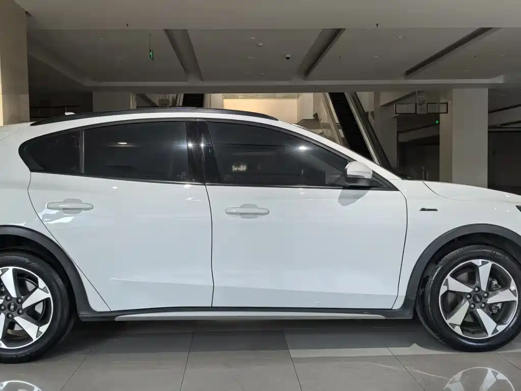 Ford Focus Active 2020 — фото 4