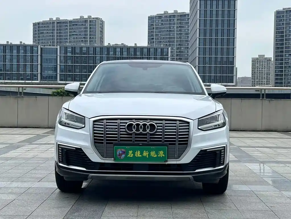Audi Q2L E-Tron 2021 — фото 2