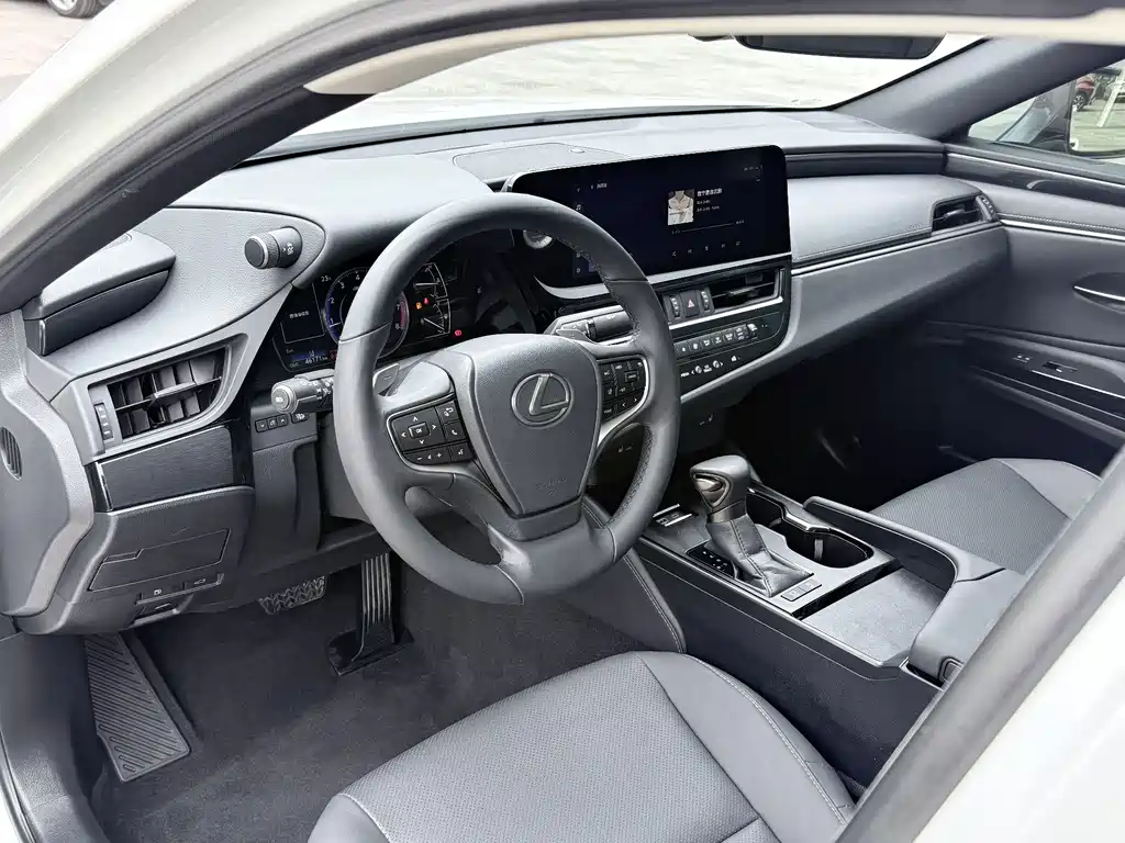 Lexus ES 2023 — фото 15