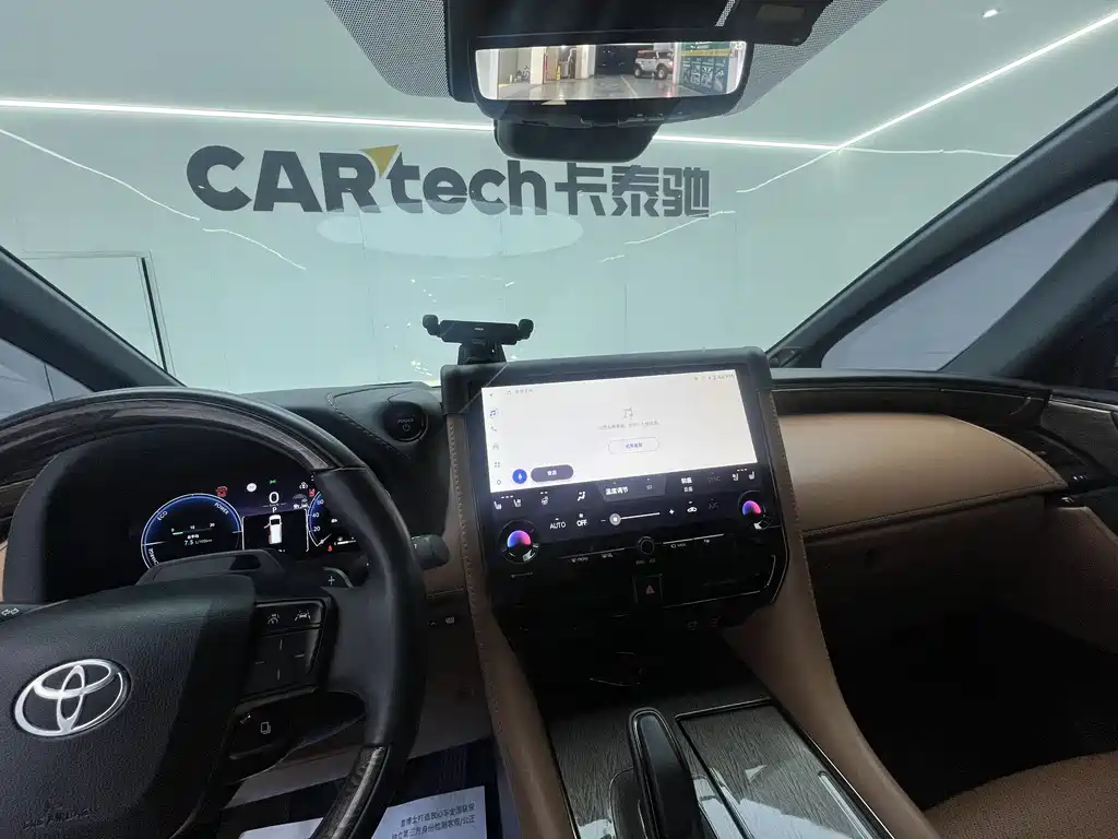 Toyota Alphard 2023 — фото 30
