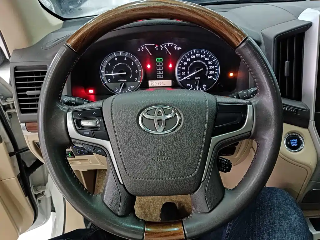 Toyota Land Cruiser 2017 — фото 10