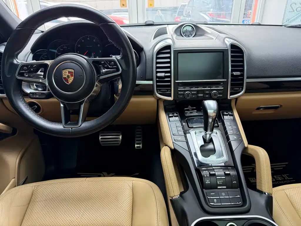 Porsche Cayenne 2015 — фото 24