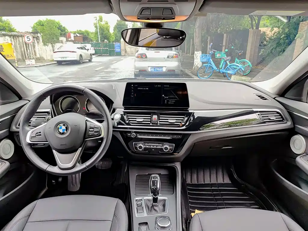 BMW 1 Series 2023 — фото 10