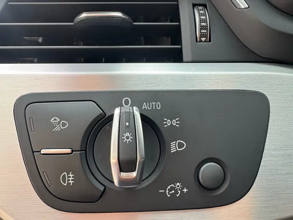 Audi A4L 2018 — фото 10