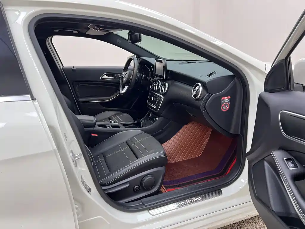 Mercedes-Benz A-Class 2017 — фото 30