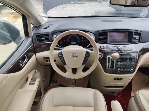 Nissan Quest 2015