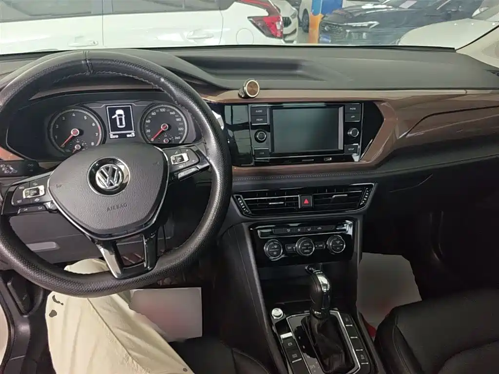 Volkswagen Tharu 2019 — фото 10