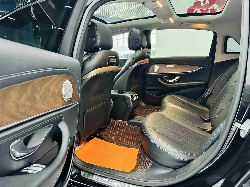 Mercedes-Benz E-Class 2019 — фото 15