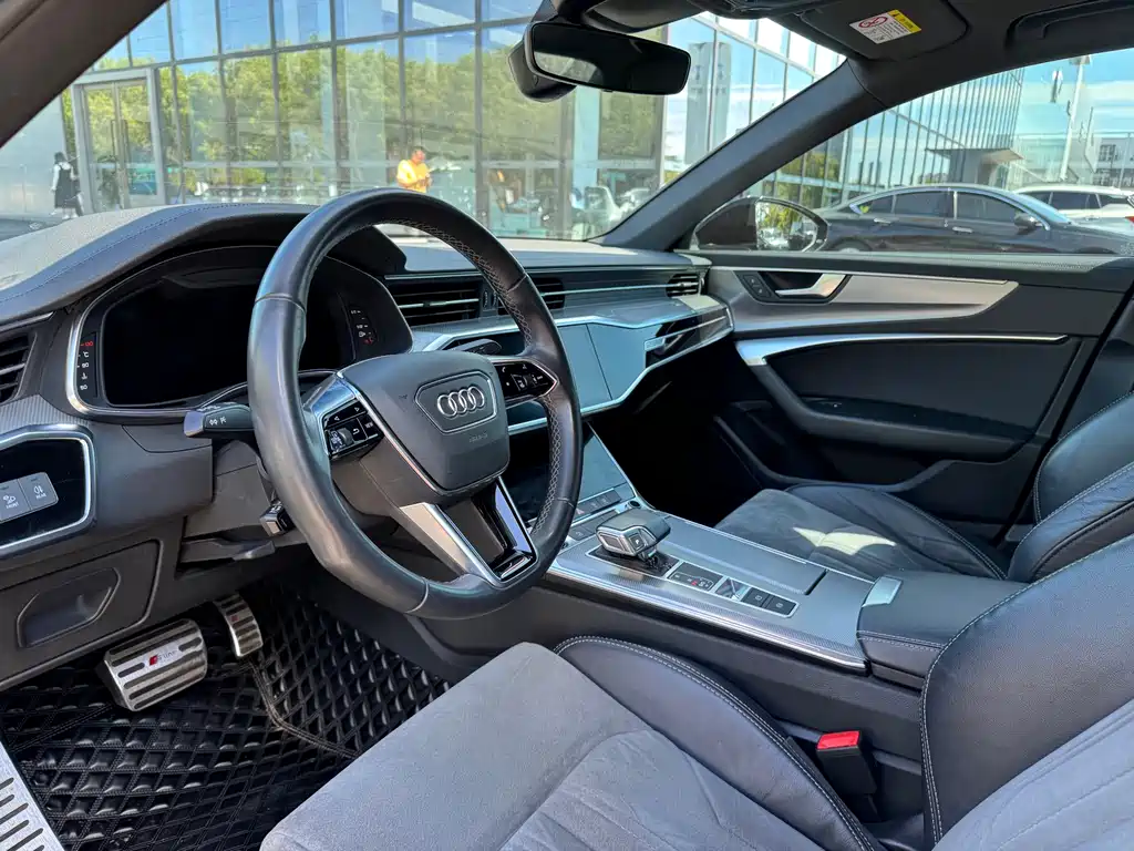 Audi A6L 2022