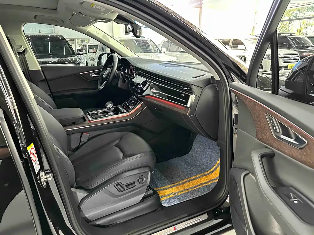 Audi Q7 2023 — фото 11