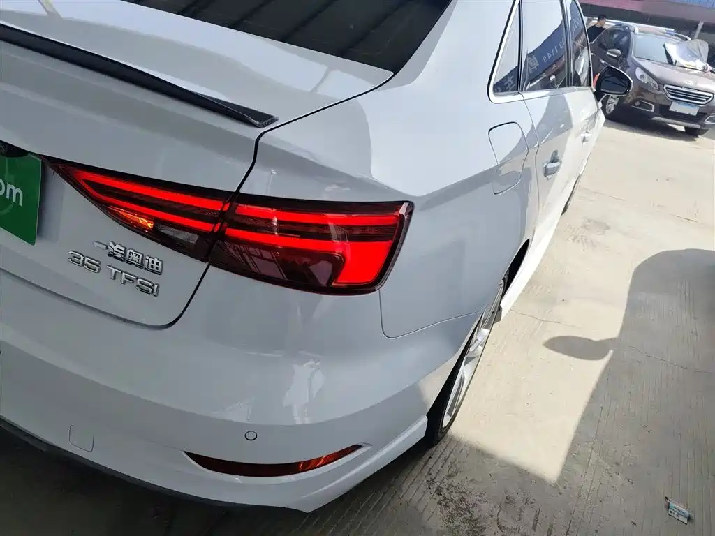 Audi A3 2018 — фото 24