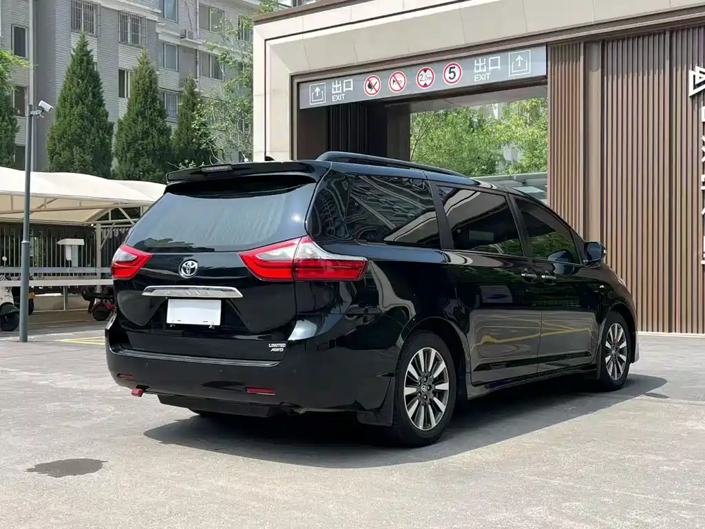 Toyota Sienna 2021 — фото 7