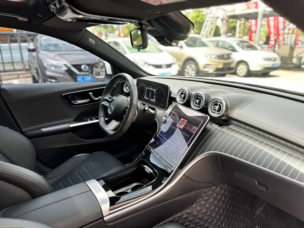 Mercedes-Benz C-Class 2024 — фото 10