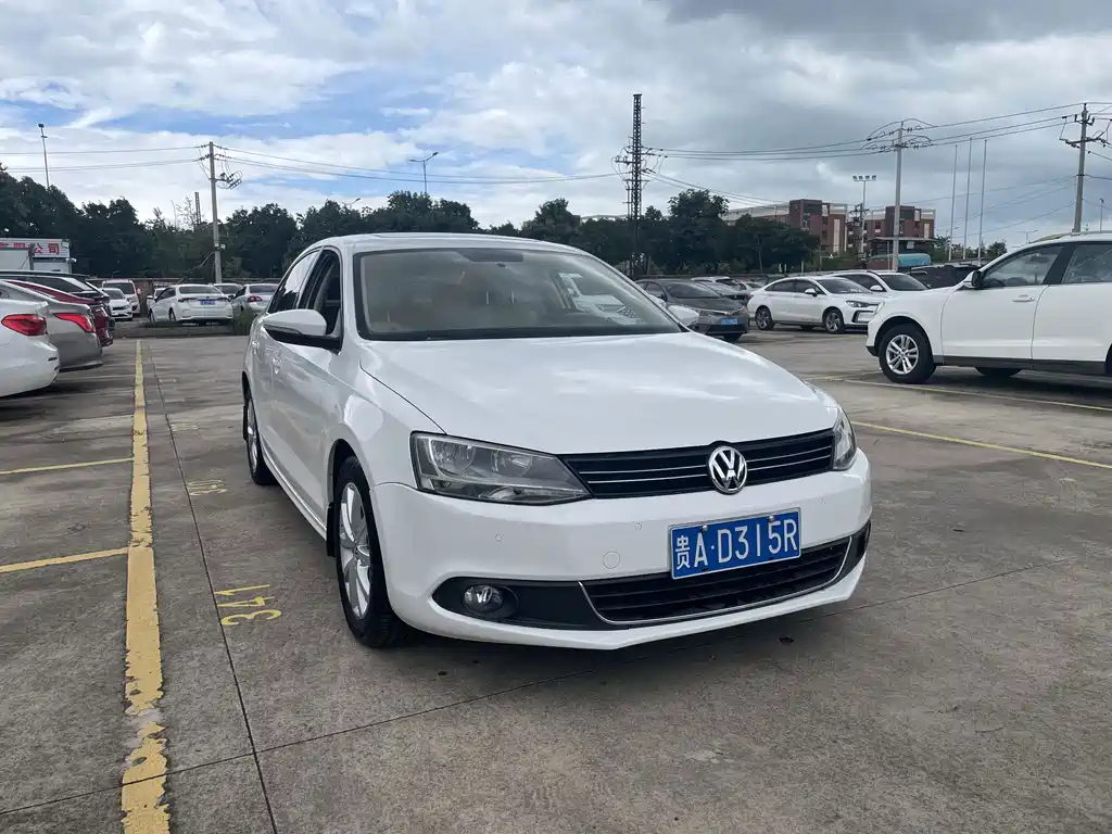 Volkswagen Sagitar 2013