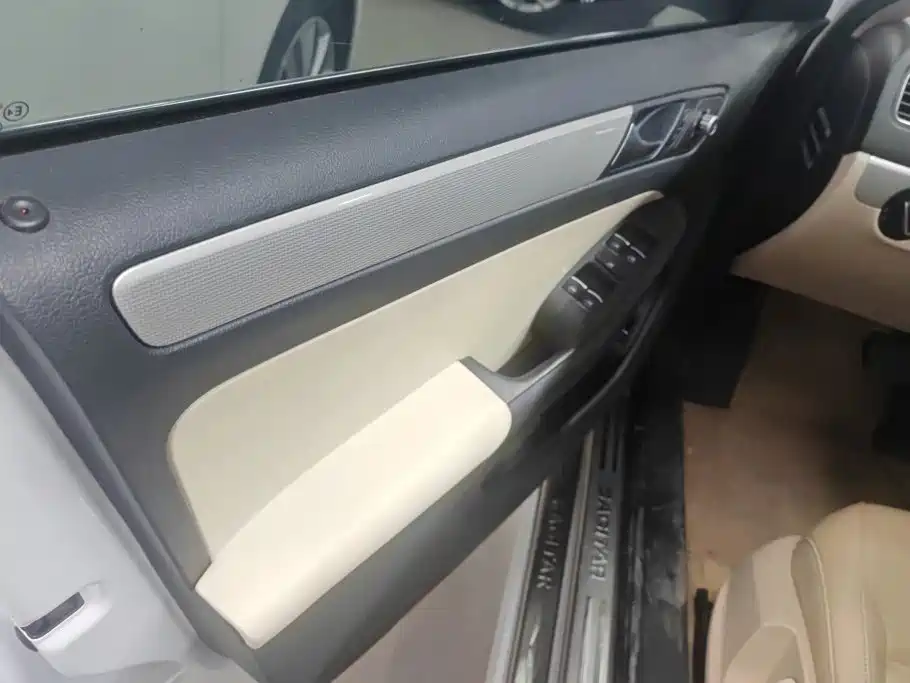 Volkswagen Sagitar 2013