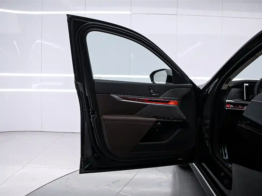 BMW 7 Series 2024 — фото 11