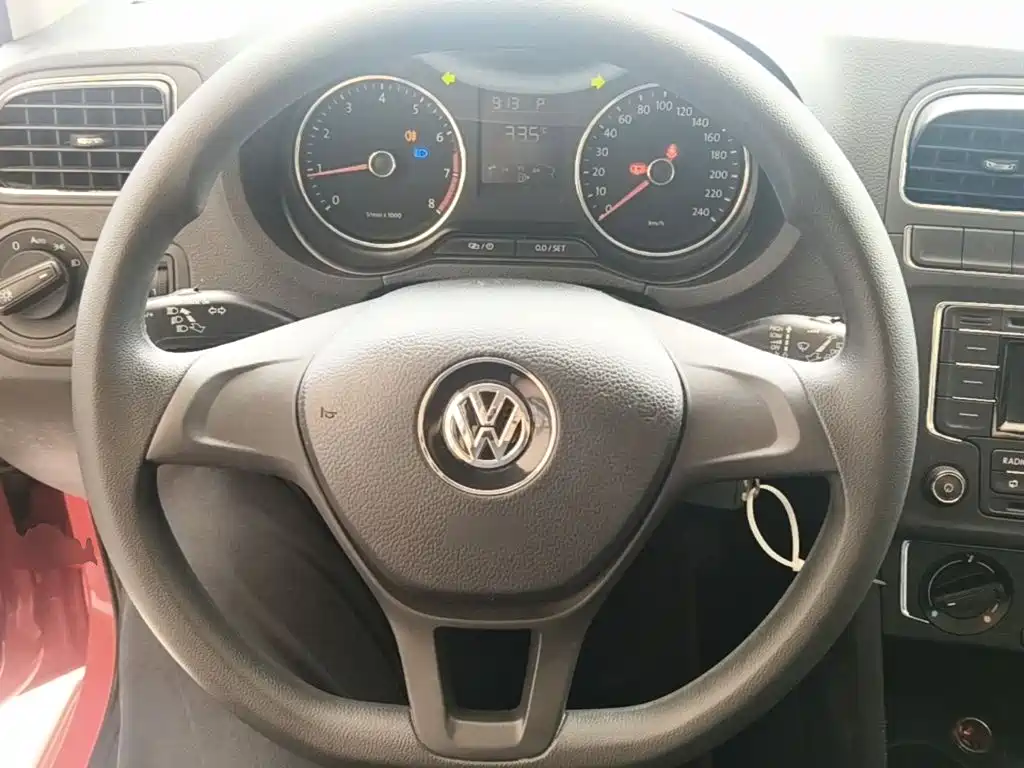 Volkswagen Polo 2016 — фото 11