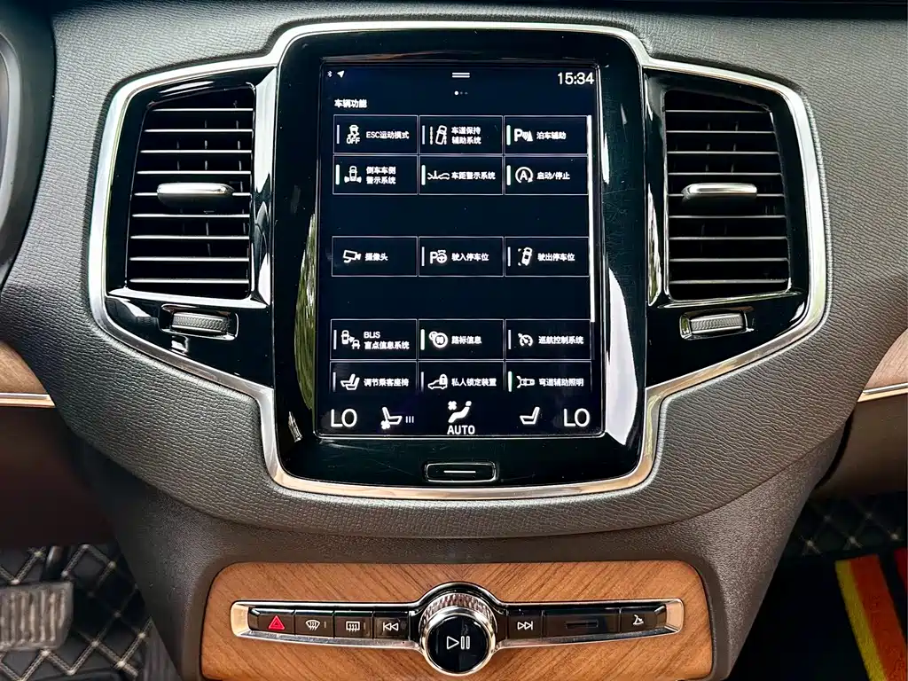 Volvo XC90 2017 — фото 8