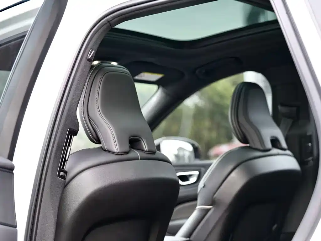 Volvo XC60 2021 — фото 4