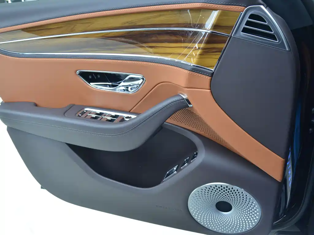 Bentley Flying Spur PHEV 2023 — фото 14