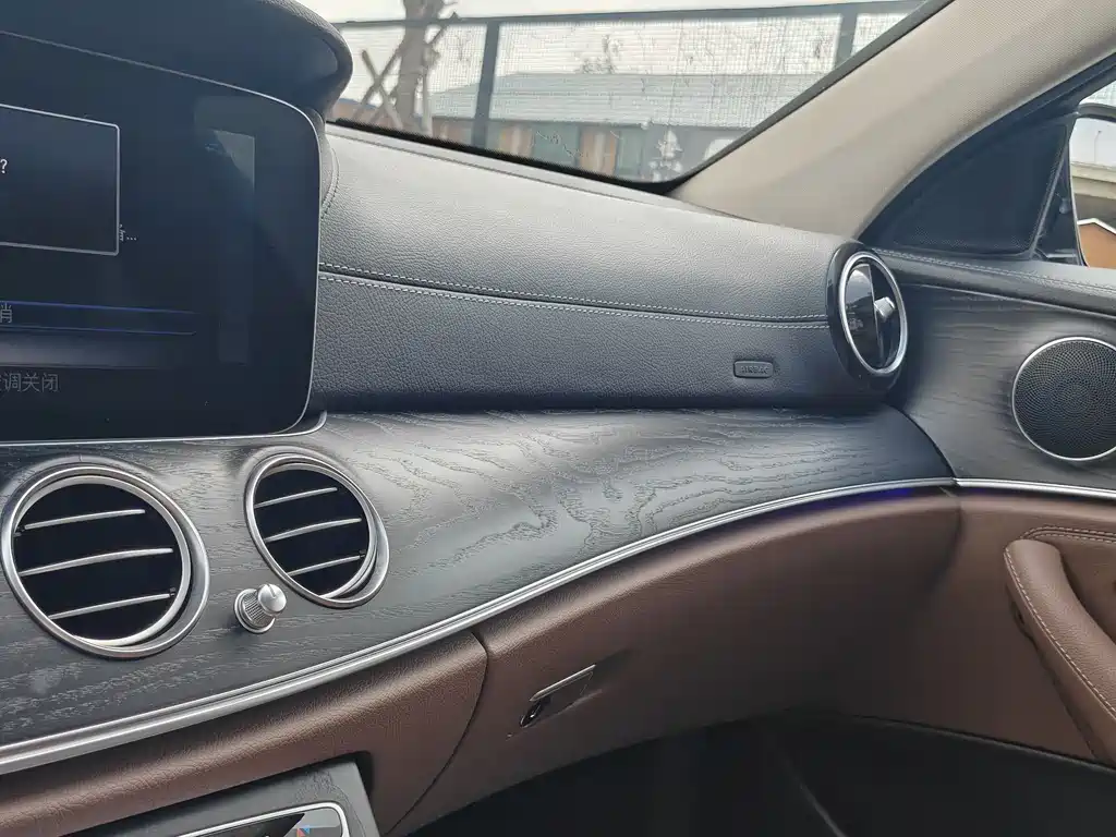 Mercedes-Benz E-Class 2019 — фото 31