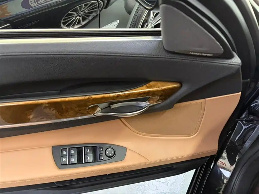BMW 7 Series 2014 — фото 9
