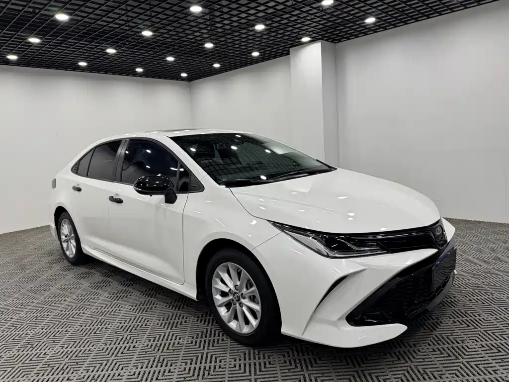 Toyota Corolla 2021 — фото 1