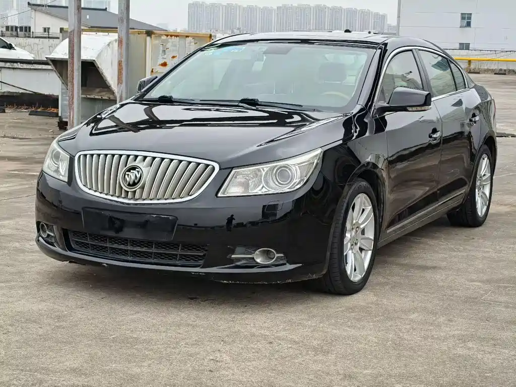 Buick LaCrosse 2011 — фото 1