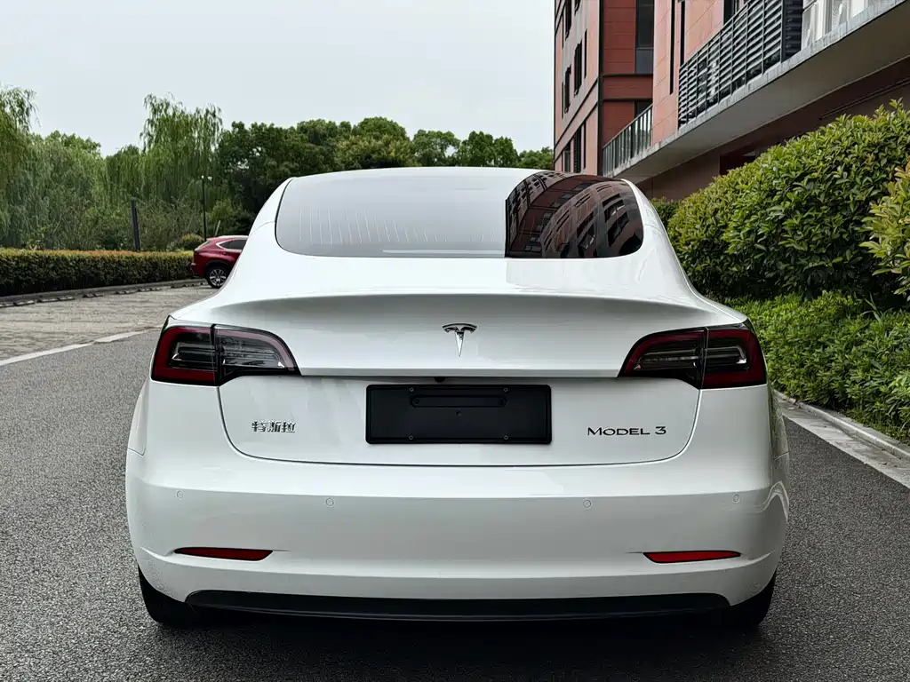Tesla Model 3 2023 — фото 15