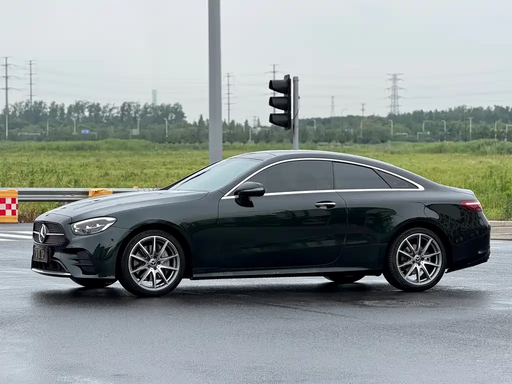 Mercedes-Benz E-Class 2023 — фото 10